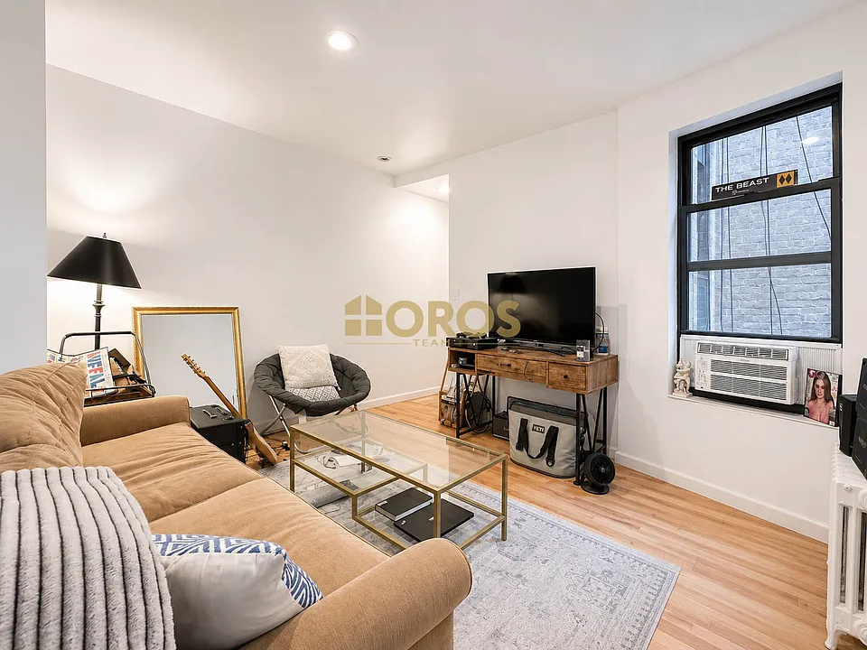 238 E 7th St #17
