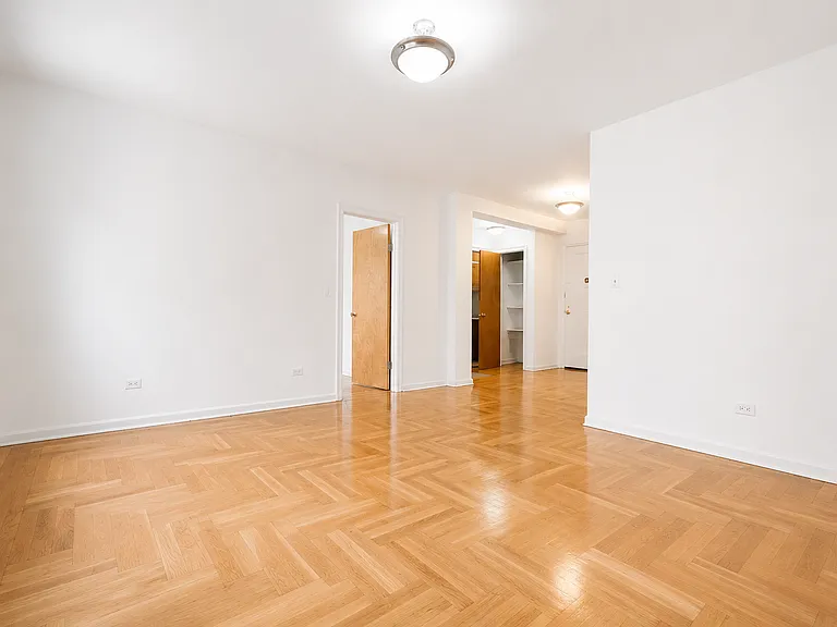 700 Fort Washington Ave #5F — Photo 4