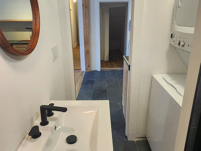 725-727 Warren St #3 — Photo 12