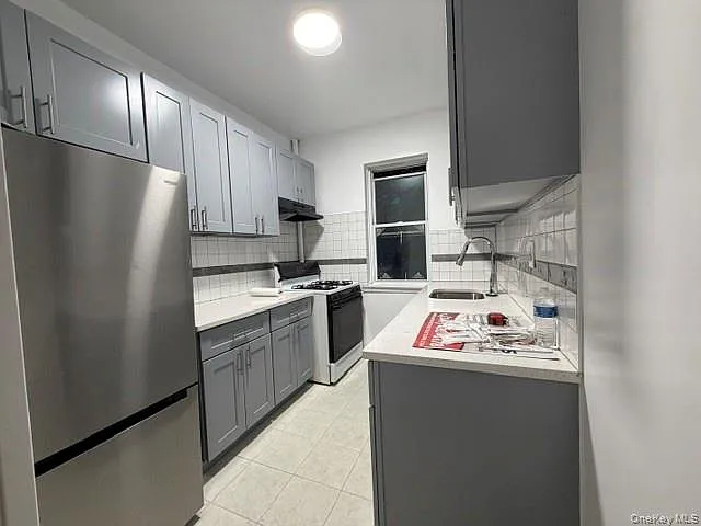 3 bed, 1.0 bath, 2014 sqft, $3,753 — Photo 1