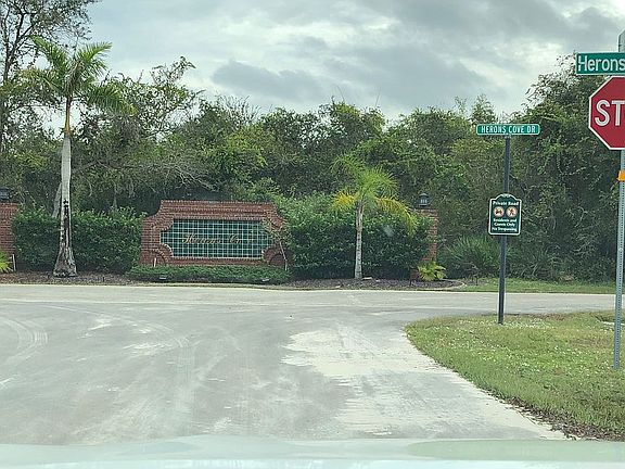 3rd image of 20 Herons Cove Dr