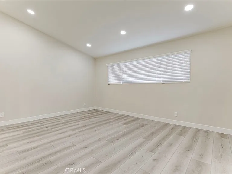 7409 Woodman Ave — Photo 31