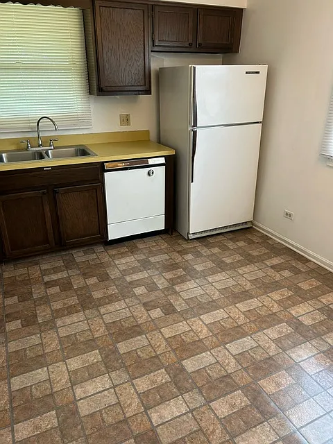 2 bed, 1000 sqft, $1,600 — Photo 4