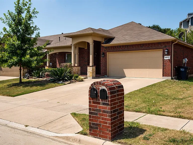 6677 Friendsway Dr — Photo 1