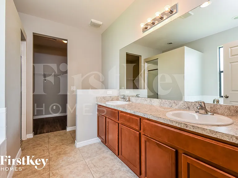 1814 SW 22nd St — Photo 9