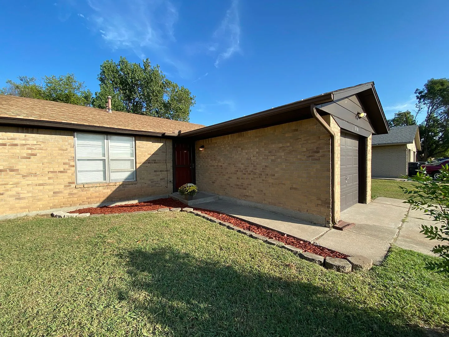 Great 3 bed 1 bath duplex minutes from OCCC! — Photo 2