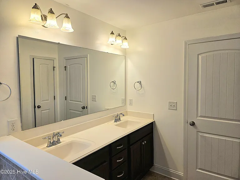 100 Mayfield Ct — Photo 32