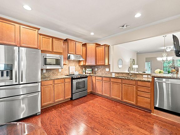 5th image of 147 Rosedale Creek Dr