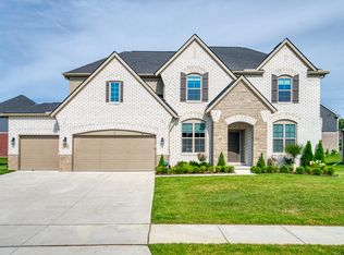 2165 Memorial Ln, Rochester, MI 48307