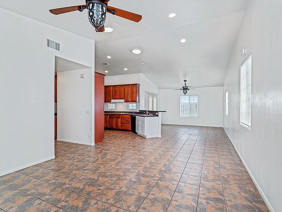 5th image of 5392 Dogwood St #1