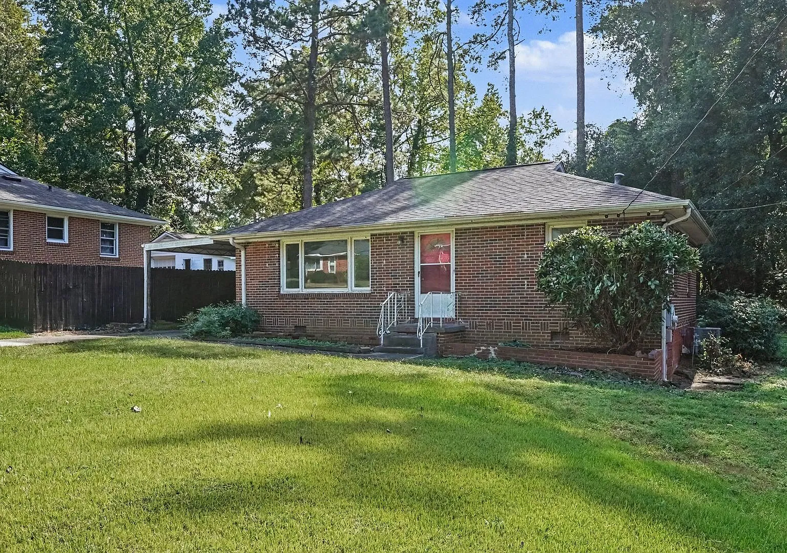 Great location! 2 bedroom 1 bath — Photo 3