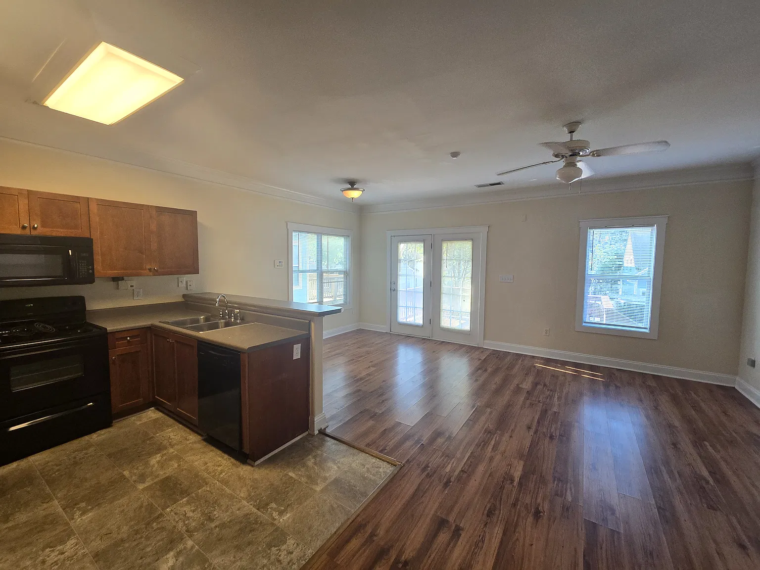 4 bed, 1586 sqft, $3,120 — Photo 4