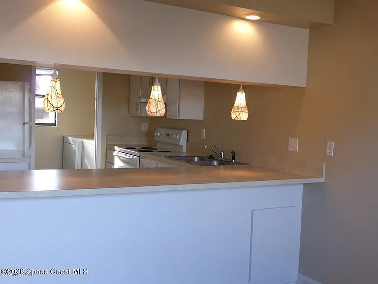 2175 Highland Ave — Photo 2