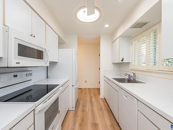 5th image of 821 N Bakehouse Ct