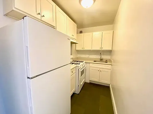 Rented by Zjama Realty Corp | media 3