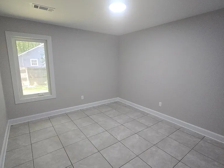 141 Shelton St — Photo 4