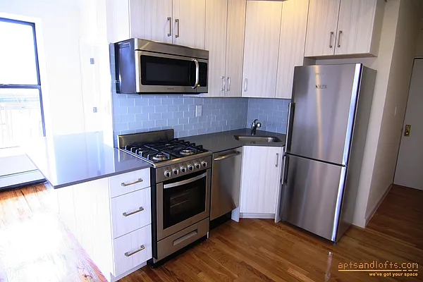 Rented by aptsandlofts.com | media 33