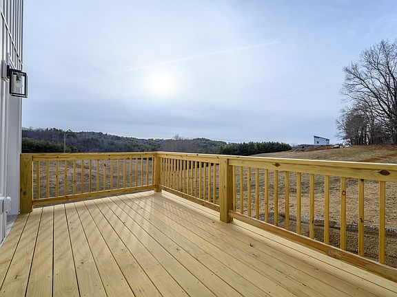 5th image of 320 Grace Ln NE