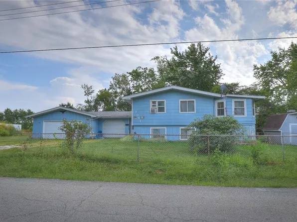 3061 E Hickory St, Decatur, IL 62526