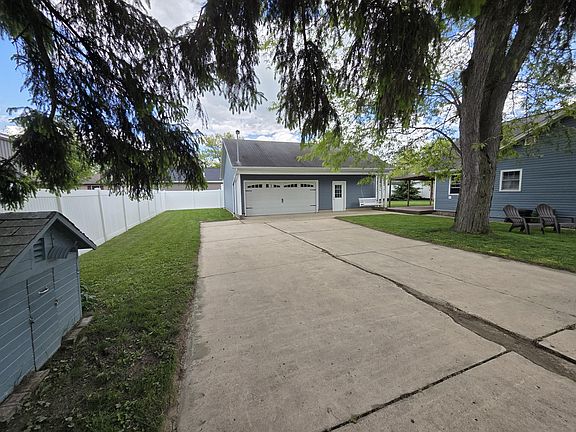 4th image of 122 Foch St