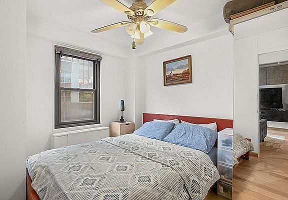 5th image of 220 E 57th St APT 10C