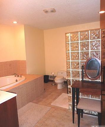 5th image of 882 Woodgate Dr