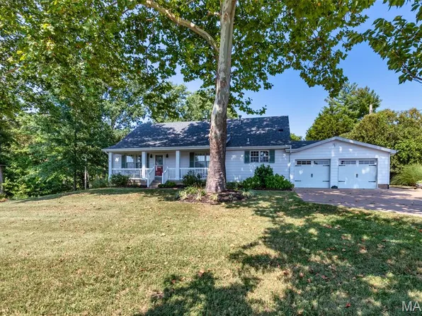 6077 Wells Rd, Saint Louis, MO 63128