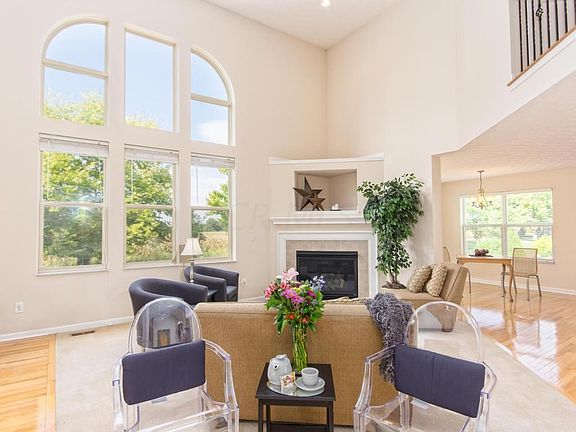 Great Room 3_8139 Shady Maple