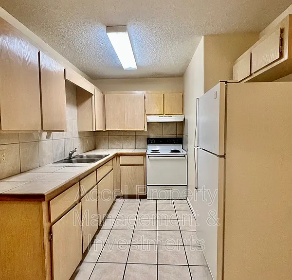 1201 W Carmen Ave #10 — Photo 3