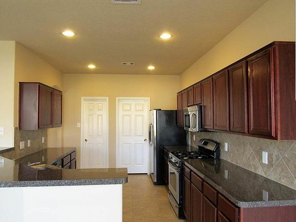 5th image of 5915 Rosemary Cir