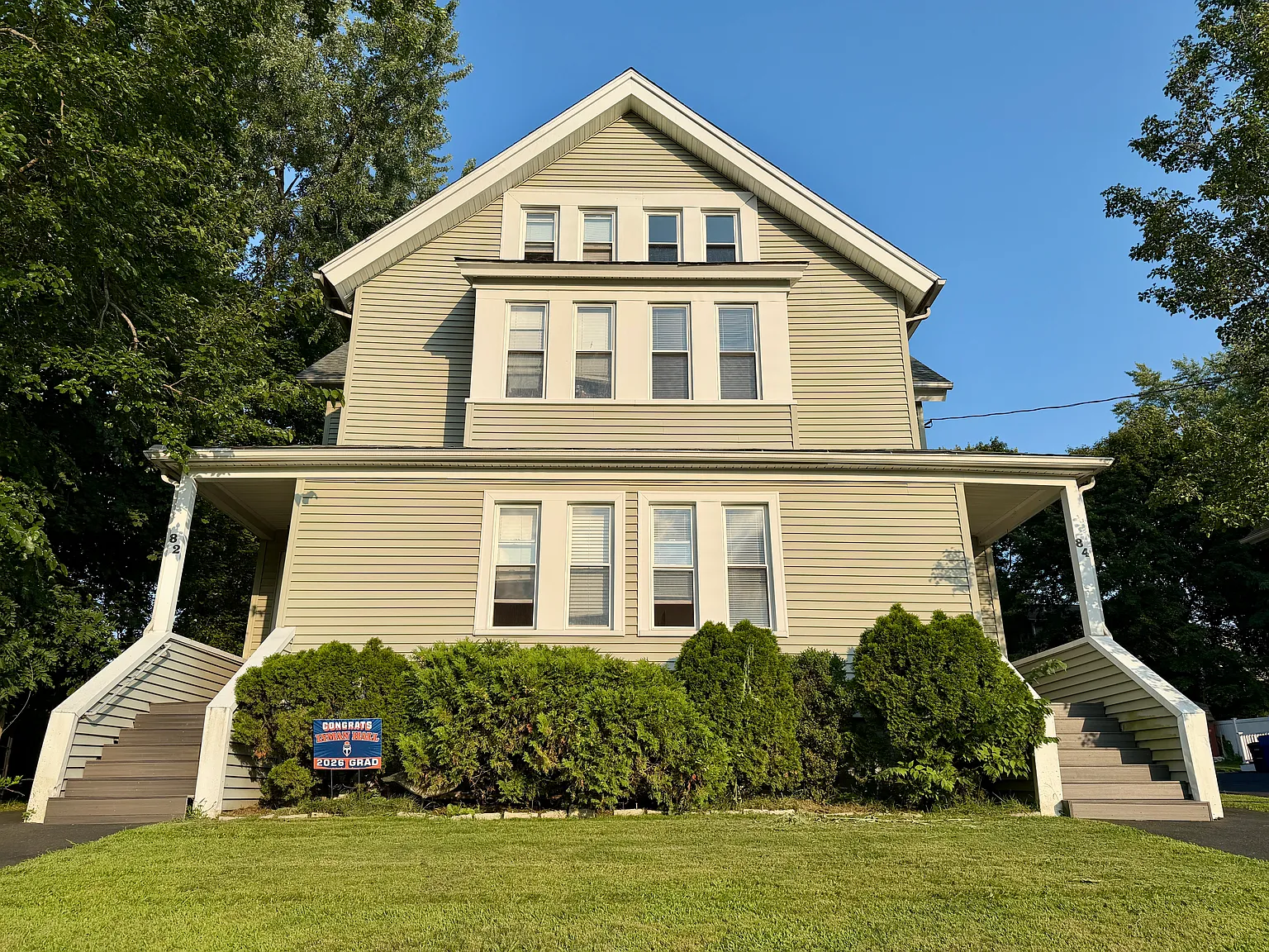 3 bed, 1.5 bath, 1200 sqft, $2,000 — Photo 2
