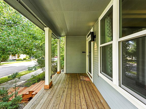 beautiful street presence