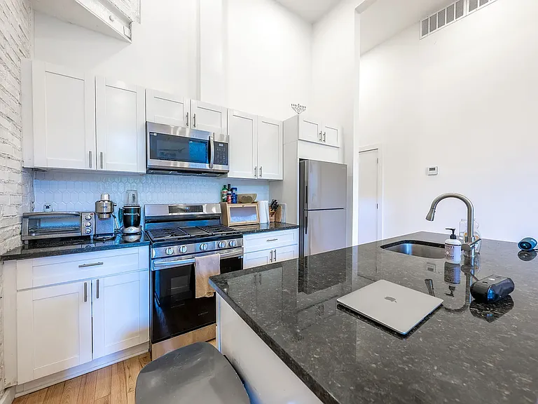 185 Chauncey St #1R — Photo 6