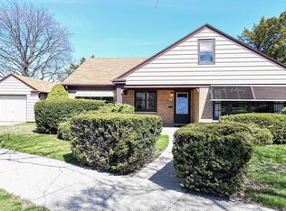 3408 W Lakefield Dr, Milwaukee, WI 53215