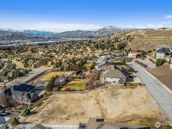 922 Briarwood Drive, East Wenatchee, WA 98802