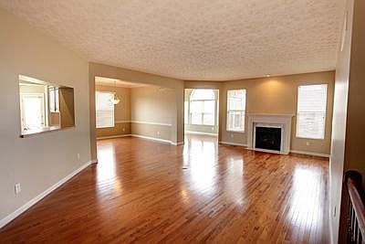 4th image of 6009 Laurel Ln