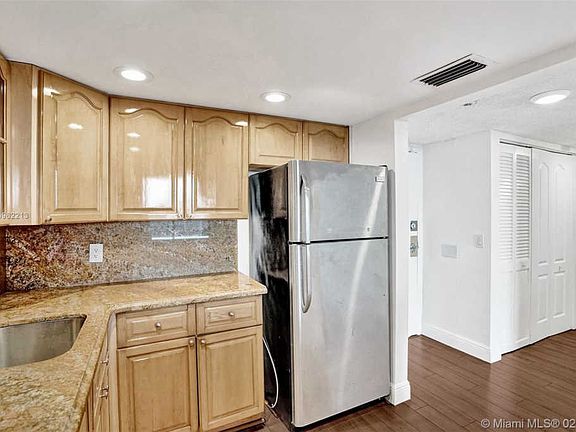 5th image of 13499 Biscayne Blvd APT 1214