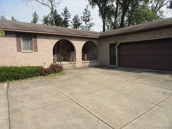 3rd image of 972 Thomas Fox Dr E