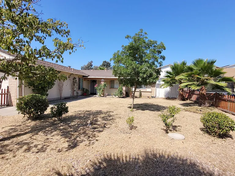1253 Joshua St — Photo 2