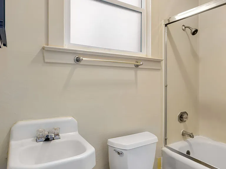 2350 Van Ness Ave #7 — Photo 13