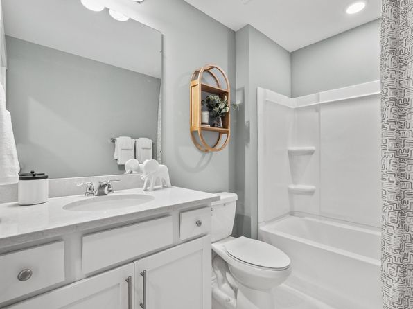 3002 Sheffield Cir, Clarkston, MI 48346