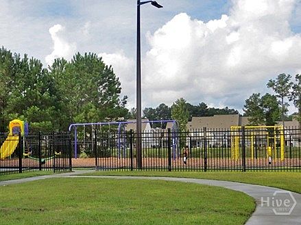 3rd image of 103 Pineburry Road