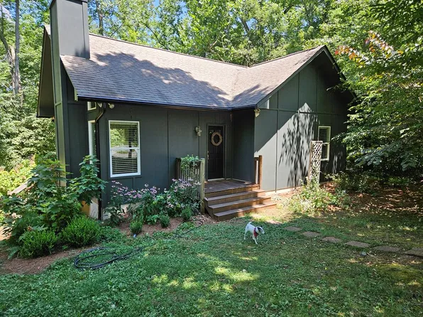 1106 River Rd, Dobson, NC 27017