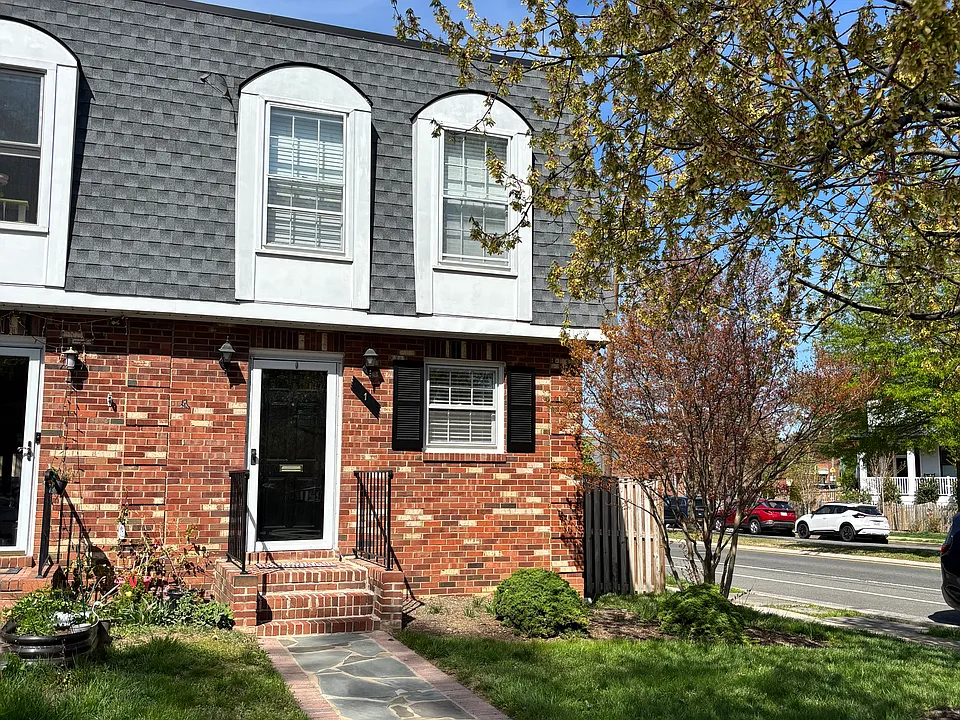 1 W Caton Ave
