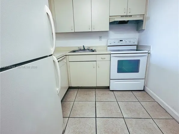 10900 SW 104th St APT 315, Miami, FL 33176