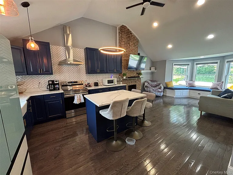 162 Dubois St #3 — Photo 3
