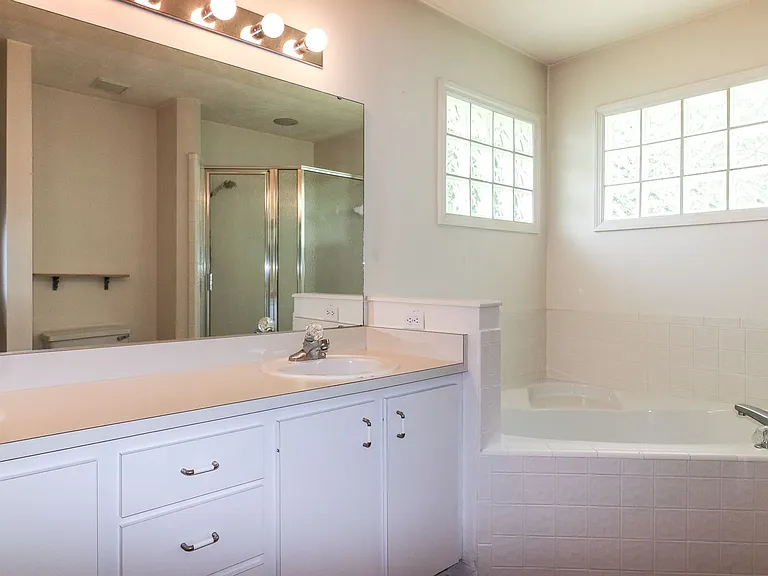6202 NW 36th Dr — Photo 15