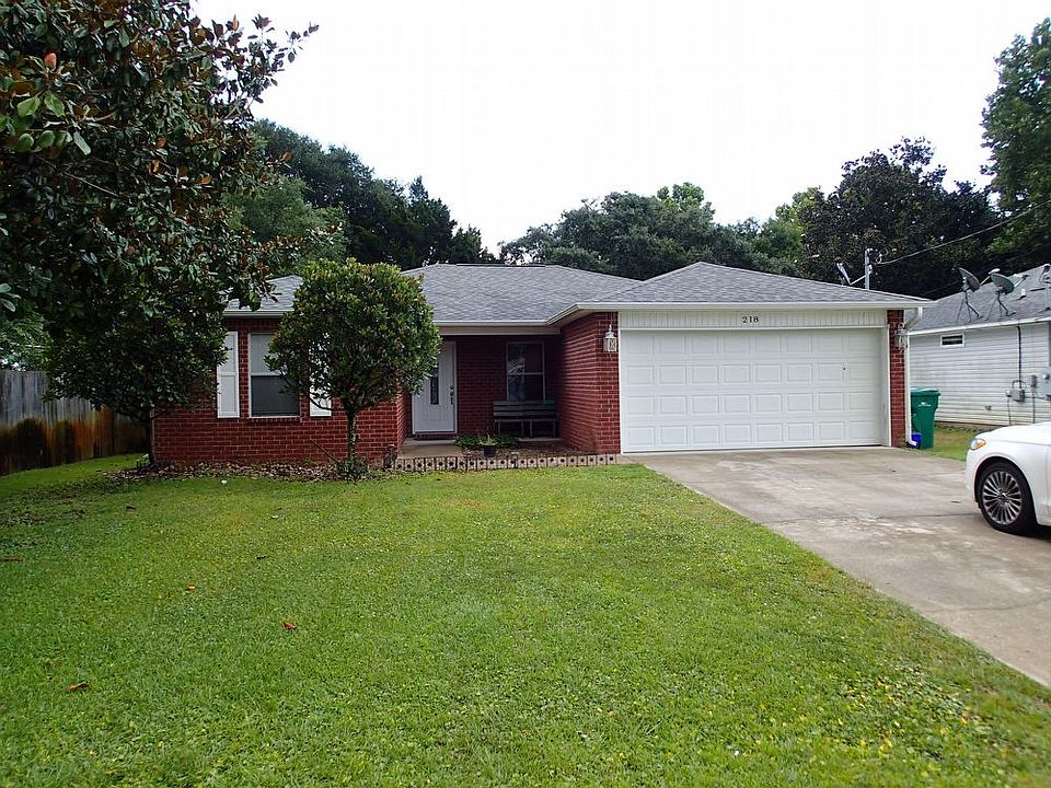 1st image of 218 Green Dr