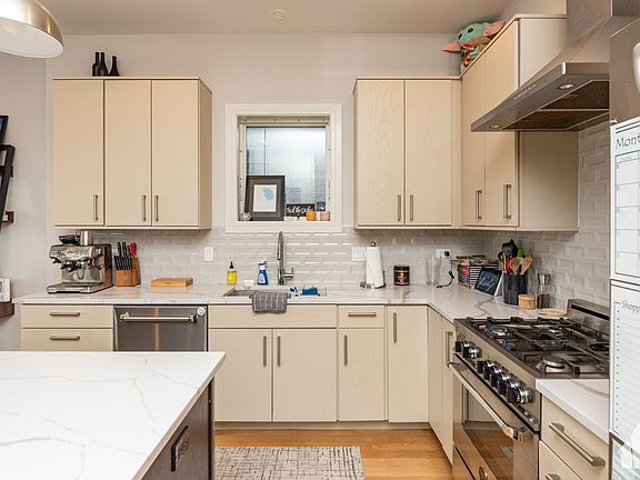 2nd image of 3049 N Clybourn Ave Unit 3