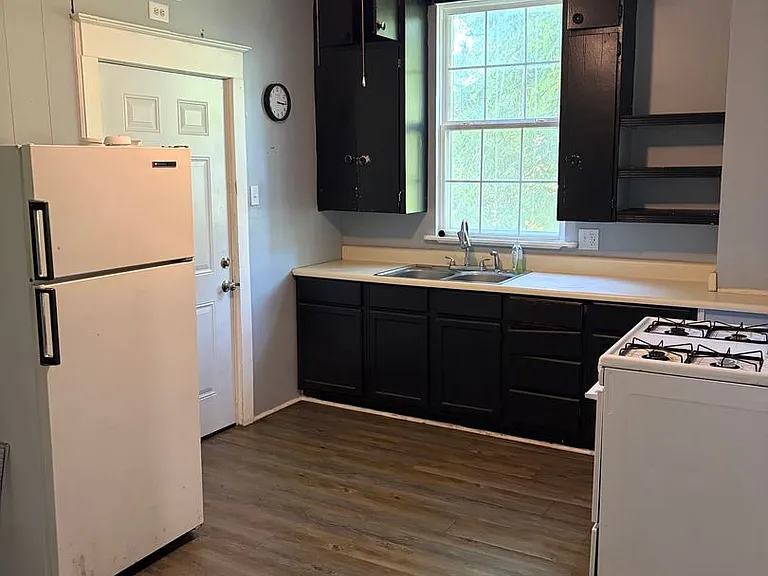 724 W Elm St — Photo 43
